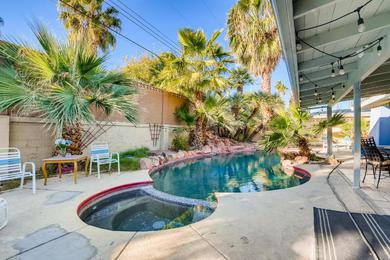 Holiday home Beachy backyard/Heated pool! 14 Bed, 6 Bdrm home!