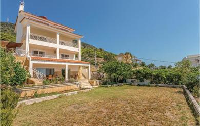 Дом отдыха Awesome home in Kaki Thalassa-Keratea with 4 Bedrooms and WiFi