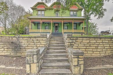 The Lilly House Historic Glen Rose Home with Porch!