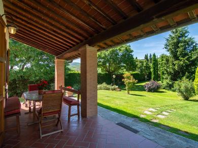 Дом отдыха Charming Farmhouse in Tuscany with shared Pool