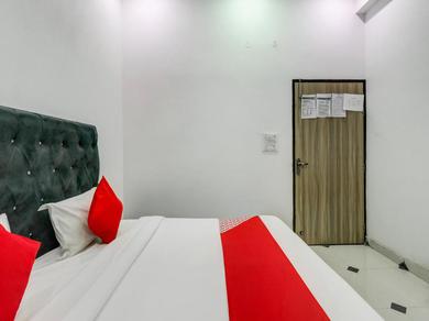 Hotel OYO 84352 Rudra Hotel