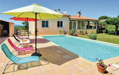 Дом отдыха Amazing Home In St Andr Dolrargues With Wifi, Indoor Swimming Pool And Outdoor Swimming Pool