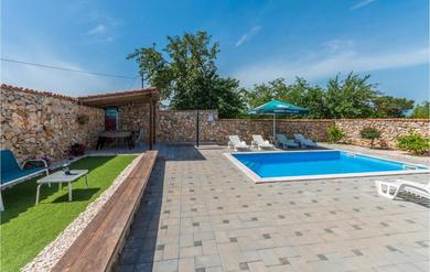 Holiday home Amazing Home In Donje Rastane With 3 Bedrooms, Private Swimming Pool And Outdoor Swimming Pool