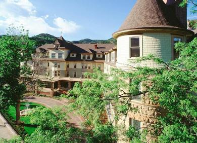 Hotel Cliff House at Pikes Peak