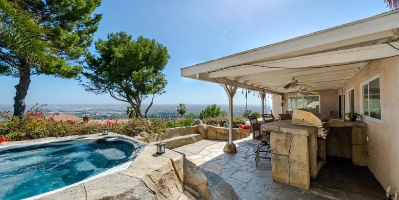 Holiday home Spectacular Home with Breath Taking Views of Los Angeles, Heated or Cold outdoor Jacuzzi & Waterfall