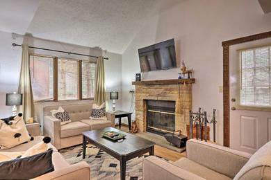 Cozy Lake Harmony Townhome - Between Two Lakes!
