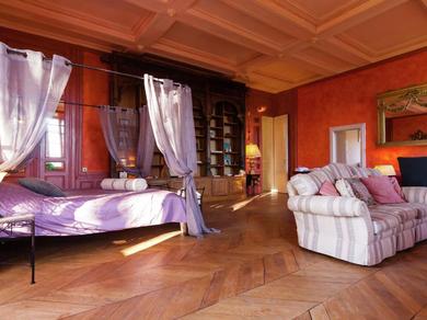 Дом отдыха Romantic stay in a medieval castle with pool and restaurant among others
