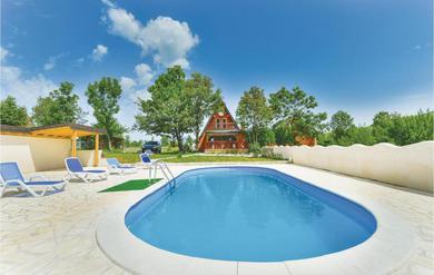 Holiday home Three-Bedroom Holiday Home in Gracac