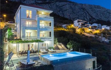 Holiday home Awesome home in Makarska with WiFi, Outdoor swimming pool and Heated swimming pool