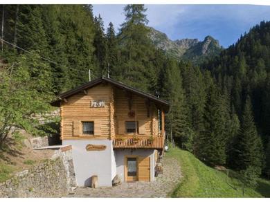 Шале Traditional chalet in Trentino-Alto Adige with garden