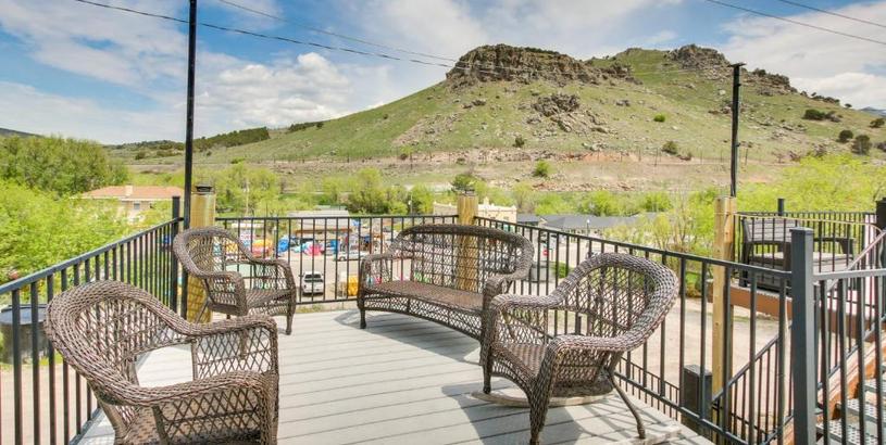 Apartments Central Lava Hot Springs Studio with Deck and Views!