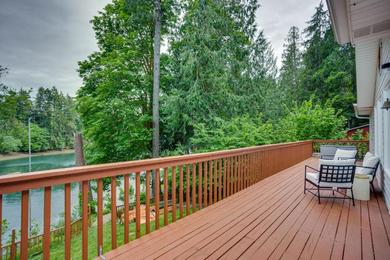 Charming Grapeview Cottage with Deck and Cove Access!