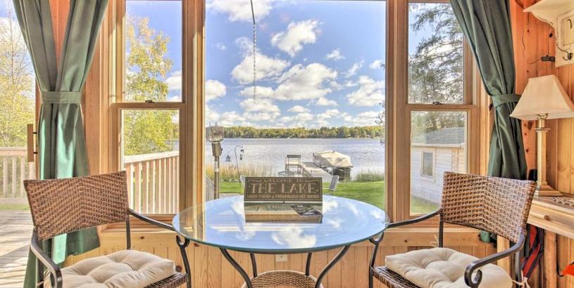 Holiday home Hurley Lakefront Hideaway with Fire Pit and Dock!