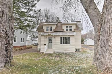 Charming Home Less Than One block to Lake Superior!
