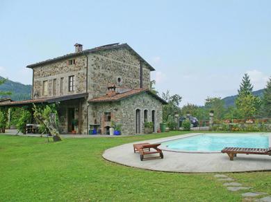Вилла Tranquil Villa in San Romano di Garfagnana with bubble bath