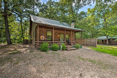 Holiday home Ideally Located Broken Bow Cabin - Private Hot Tub