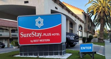 Отель SureStay Plus by Best Western Santa Clara Silicon Valley