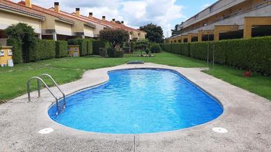 Apartments Apartamento con piscina en Portosín