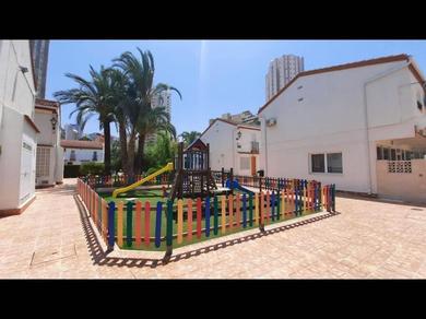Дом отдыха Two Bedroom Townhouse Bungalow In A Secure Complex In Benidorm Free Wifi