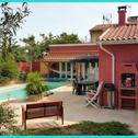 Дом отдыха Maison d'une chambre avec vue sur la ville piscine privee et jardin clos a Roques