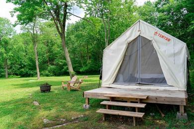 Luxury tent Tentrr State Park Site - Lake Taghkanic Lakeside Single Campsite B