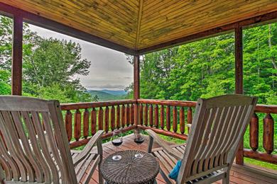 Holiday home Grand Londonderry Home with Ski Mountain Views!