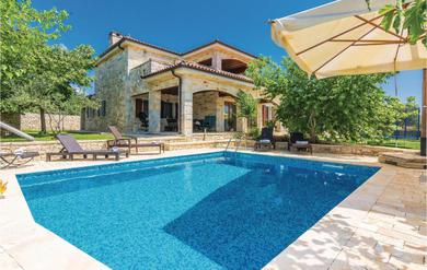 Holiday home Awesome Home In Gorica With 4 Bedrooms, Private Swimming Pool And Outdoor Swimming Pool