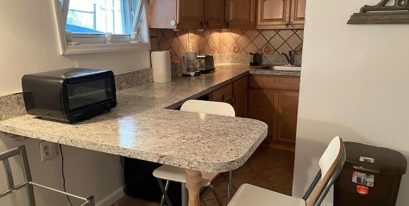 Apartments Large 1 bedroom apt 30 min to NYC w parking