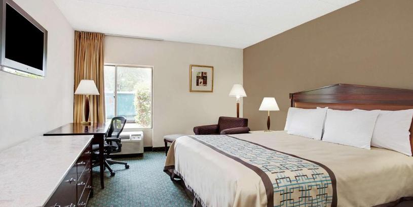 Отель Days Inn by Wyndham Newport News City Center Oyster Point