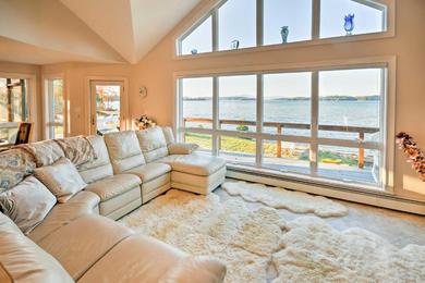 Holiday home Luxurious Oceanfront Flanders Bay Home with Kayaks!