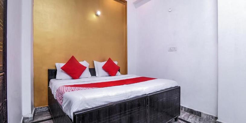 Hotel OYO Nitin Palace Guest House Near Mohan Estate Metro Station