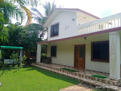 Villa Cheerful 3 bedroom bunglow with free parking space