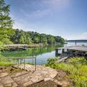 Дом отдыха Greers Ferry Lakefront Home with Deck and Boat Slips!