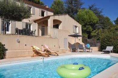 Вилла Holiday in Arles -Villa entièrement climatisée avec piscine, vue magnifique