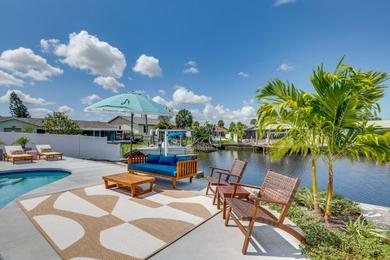 Hotel Luxury Apollo Beach Retreat with Private Pool and Dock