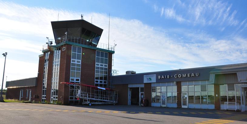 Аэропорт Бэ-Комо (YBC), Бэ-Комо, Канада