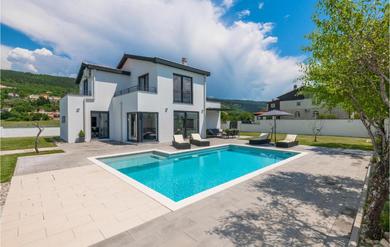 Holiday home Amazing home in Donji Prolozac with Outdoor swimming pool and 4 Bedrooms