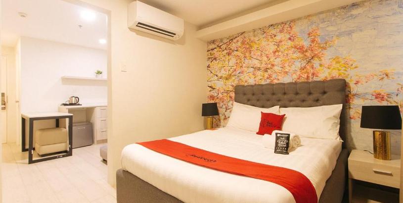Отель RedDoorz Plus at La Belle Residences Makati City