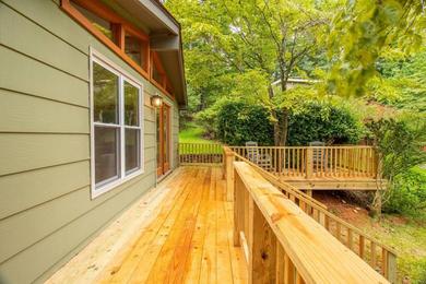 Дом отдыха NEW! Firefly Cottage in Lake Lure w/ Hot Tub+Woods
