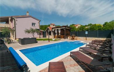 Holiday home Awesome Home In Hrvace With 4 Bedrooms, Wifi And Heated Swimming Pool