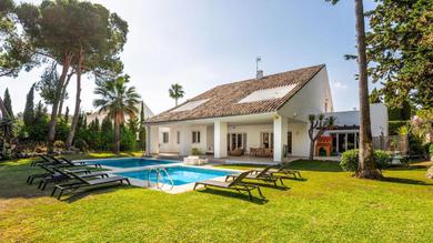 Splendid Villa With 6 Bedrooms Next To Mistral Beach, Puerto Banús! "14"