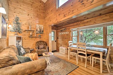 Дом отдыха Pet-Friendly Adirondack Cabin with On-Site Lake