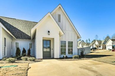 Holiday home Opelika Townhome with Central A and C and Heating!