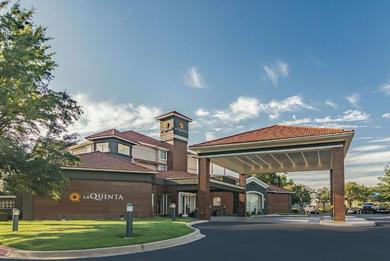 Отель La Quinta by Wyndham Alexandria Airport