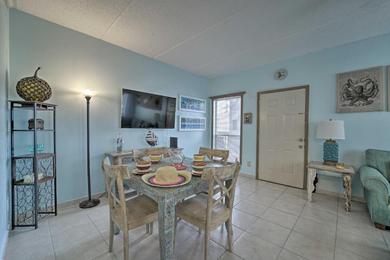  South Padre Island Condo and Patio, Walk to Eats and Beach