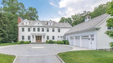 Апартаменты Classic New England Estate with Modern Appeal estate