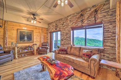 Апартаменты Rustic Sugar Mtn Retreat with Views and Pool Access!