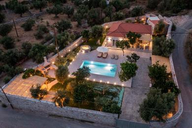 Вилла Mani Luxury Villa with Private Pool
