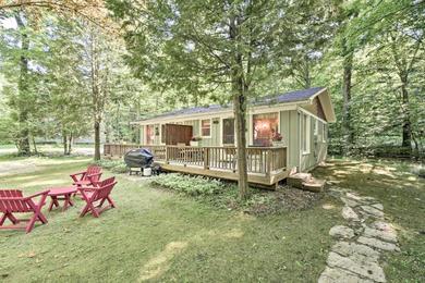 Holiday home Pine Cottage Duplex with Deck Walk to State Park!