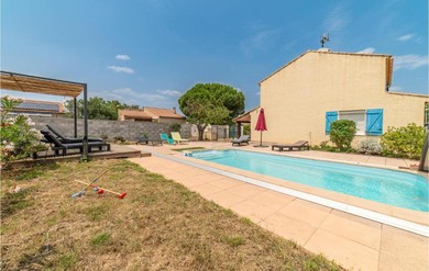 Holiday home Nice Home In Bassan With 4 Bedrooms, Wifi And Outdoor Swimming Pool